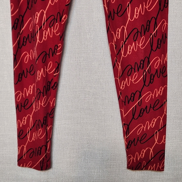 Lularoe Leggings Red Black Writing Cursive LOVE Soft OS One Size - Picture 3 of 6